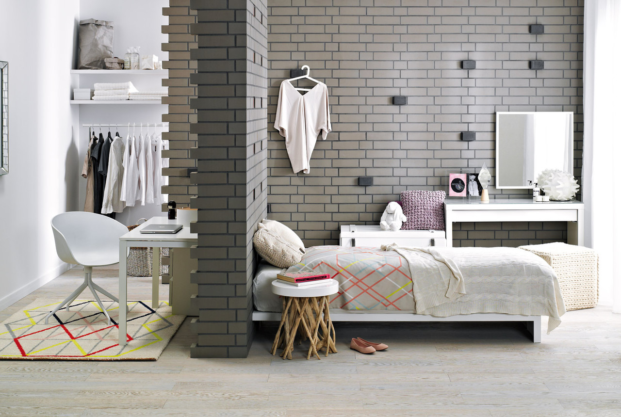 Teenage girl’s room in an original arrangement Teenage girl’s room in an original arrangement