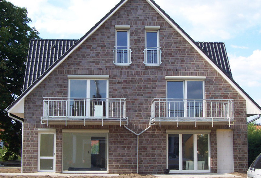 Rodinné domy z cihel Accum modrohnědá