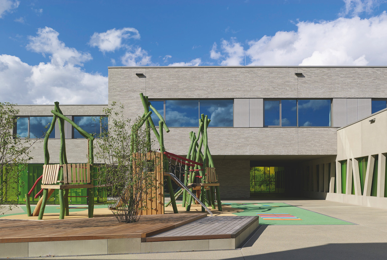 Campus szkolny w Capellen, Luksemburg Campus szkolny w Capellen, Luksemburg