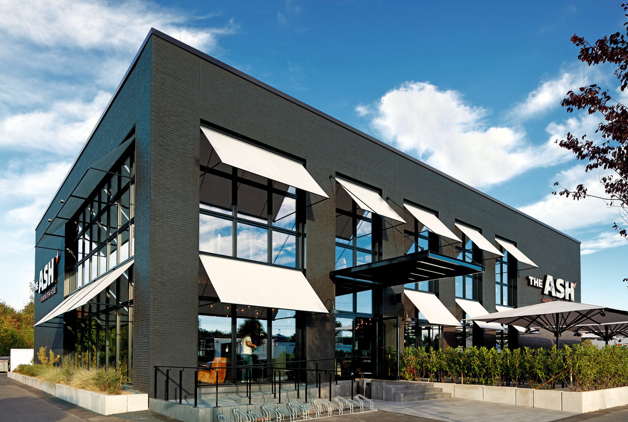 Rustykalna czerń - Sieć ASH STEAKHAUS w TROISDORF Rustykalna czerń - Sieć ASH STEAKHAUS w TROISDORF